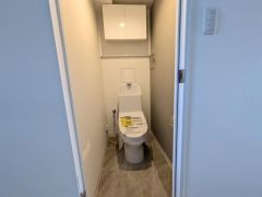 快適な温水洗浄機能付きトイレ