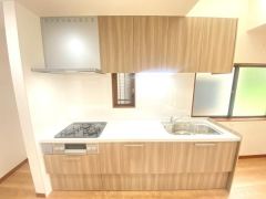 収納豊富なシステムキッチン
