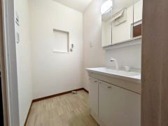 ３面鏡の洗面化粧台