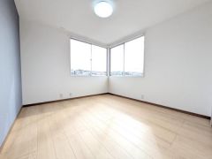 2F広々した主寝室