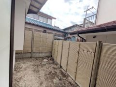 ガーデニングも楽しめるお庭付