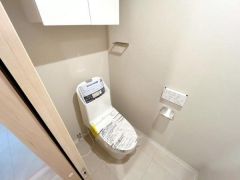 トイレは快適な温水洗浄便座付